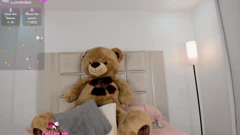 Snapshot of saraa_milleer chatting on January 10, 2025, 2:14 am Sara Miller online show from January 10, 2025, 2:14 am