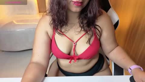 Snapshot of saraah_tx chatting on September 24, 2025, 12:52 pm Online 800 to 1400 online show from September 24, 2025, 12:52 pm