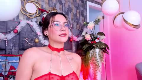 Sara Alvarezx online show from December 5, 2025, 2:47 pm