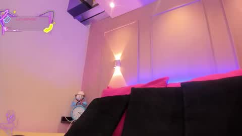 SaraAvila  online show from September 17, 2025, 10:33 pm