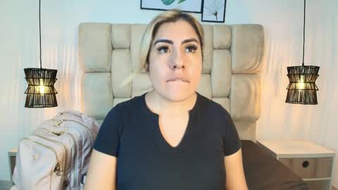 Snapshot of sarablonde_t chatting on May 27, 2026, 1:57 am sarablonde_t online show from May 27, 2026, 1:57 am