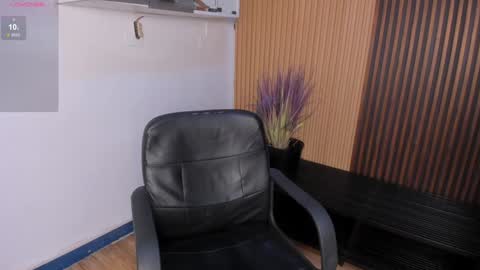 Snapshot of saracorraless chatting on December 17, 2024, 7:48 pm Sara  Everyday From 1430 to 2130 Col Time online show from December 17, 2024, 7:48 pm