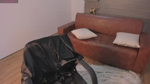 Snapshot of saracorraless chatting on January 7, 2025, 9:35 pm Sara  Everyday From 1430 to 2130 Col Time online show from January 7, 2025, 9:35 pm