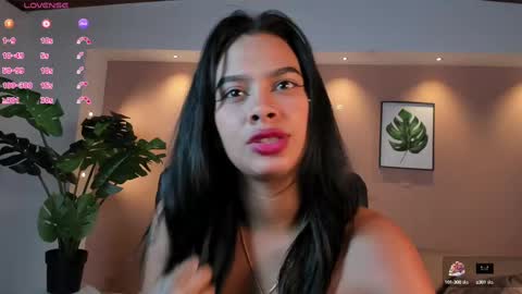 Snapshot of saracorraless chatting on March 5, 2025, 10:54 pm Sara  Everyday From 1430 to 2130 Col Time online show from March 5, 2025, 10:54 pm