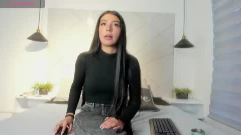 sarah_collens_ online show from June 16, 2026, 11:24 am