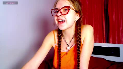 Snapshot of sarah_hs chatting on December 3, 2024, 6:49 pm Sarah online show from December 3, 2024, 6:49 pm