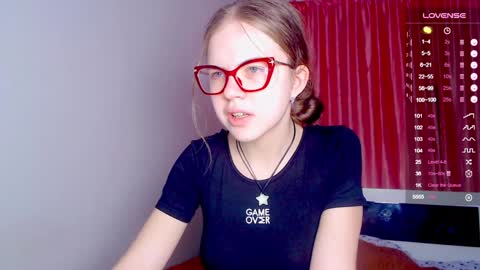 Snapshot of sarah_hs chatting on February 4, 2025, 2:53 pm Sarah online show from February 4, 2025, 2:53 pm
