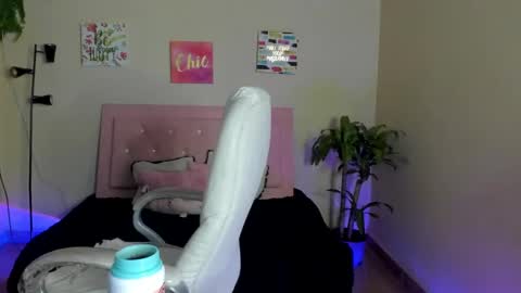 Sarah Ramirez online show from February 12, 2025, 11:29 am