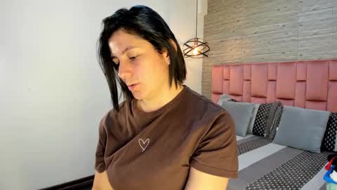 Sarah Deyvis online show from February 25, 2025, 2:33 pm