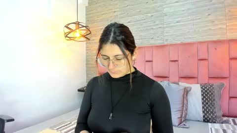 Sarah Deyvis online show from October 8, 2025, 11:30 am