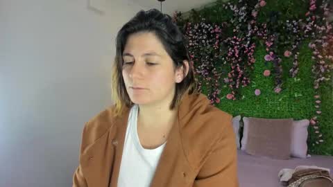 Sarah Deyvis online show from February 23, 2026, 2:14 pm