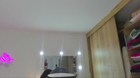 sarahhensoon online show from March 3, 2026, 10:26 pm