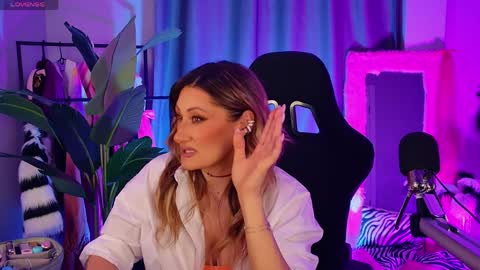 Divine Sarah NONUDE model online show from April 6, 2026, 3:57 pm