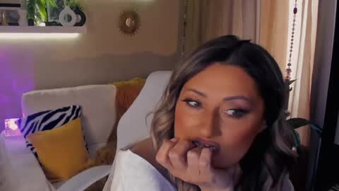 Divine Sarah NONUDE model online show from May 13, 2026, 6:44 am