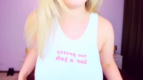 Sarah online show from December 22, 2024, 3:55 pm