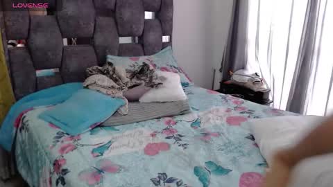 Lia online show from October 7, 2025, 6:16 pm