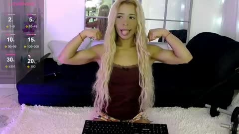 sarahraiynex online show from May 23, 2026, 4:29 am