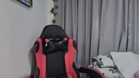 Sarah  online show from April 12, 2026, 6:35 pm