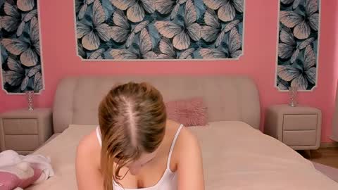 sarahwantslove online show from April 5, 2026, 9:39 am