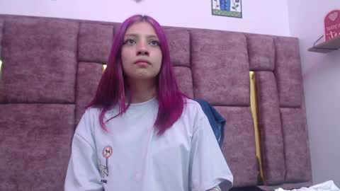 Snapshot of sarai_petite_ chatting on December 11, 2024, 5:15 pm SARAI online show from December 11, 2024, 5:15 pm