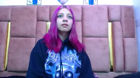 Snapshot of sarai_petite_ chatting on December 14, 2024, 4:34 am SARAI online show from December 14, 2024, 4:34 am