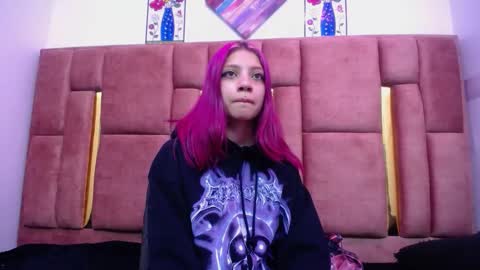 Snapshot of sarai_petite_ chatting on December 14, 2024, 8:02 am SARAI online show from December 14, 2024, 8:02 am