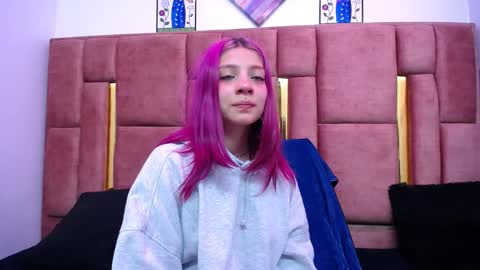 Snapshot of sarai_petite_ chatting on December 22, 2024, 7:00 am SARAI online show from December 22, 2024, 7:00 am