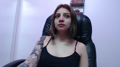Snapshot of sarai_petite_ chatting on March 1, 2025, 6:03 am SARAI online show from March 1, 2025, 6:03 am