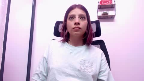 Snapshot of sarai_petite_ chatting on September 18, 2025, 3:08 am SARAI online show from September 18, 2025, 3:08 am
