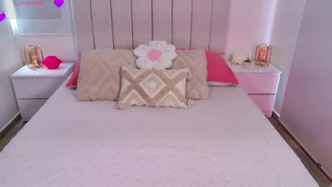 Sara jones   online show from April 11, 2026, 3:38 pm