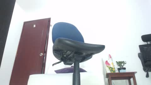 Saraloves online show from March 4, 2026, 10:54 am