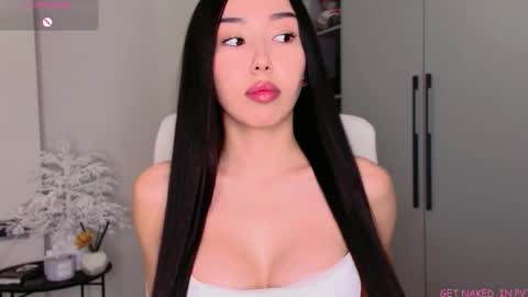 Mia online show from October 24, 2025, 8:11 am