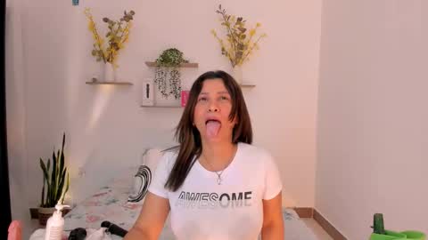 sararamirez43 online show from December 4, 2025, 12:20 am