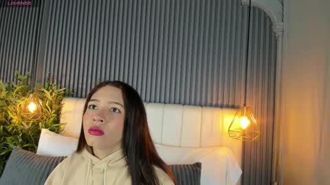 Sara   online show from December 1, 2025, 10:37 pm