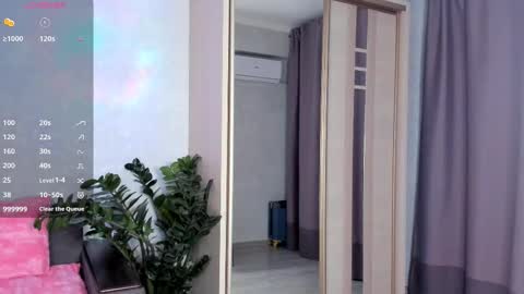 Snapshot of sarashine__ chatting on September 18, 2025, 7:38 pm Sara online show from September 18, 2025, 7:38 pm