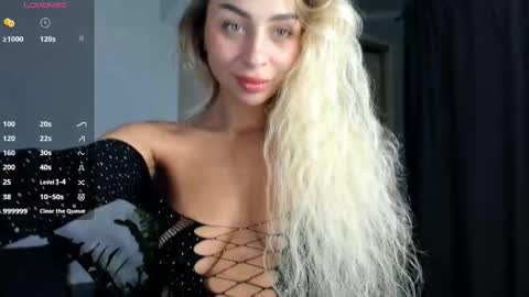 Snapshot of sarashine__ chatting on October 19, 2025, 8:09 pm Sara online show from October 19, 2025, 8:09 pm