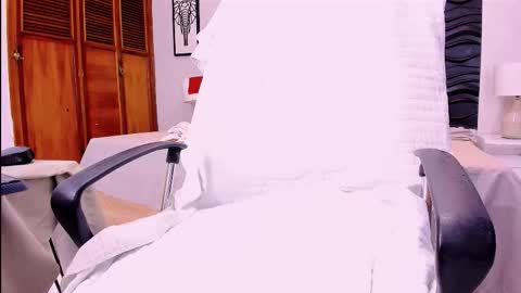 Sara Sofia online show from November 11, 2025, 5:13 pm