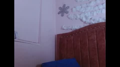 sarastonesx online show from December 31, 2024, 3:01 am