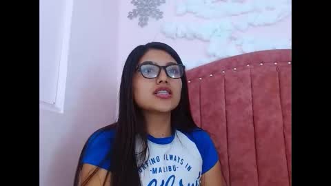 sarastonesx online show from January 19, 2025, 10:39 am