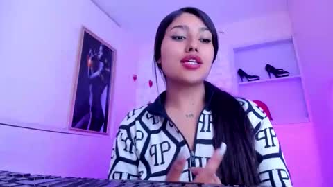 sarastonesx online show from October 16, 2025, 5:41 am