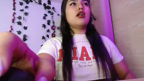 sarastonesx online show from May 14, 2026, 5:36 am