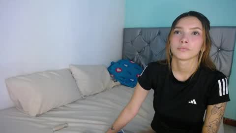  SARIYA Y ALEXIS  online show from April 30, 2026, 8:26 pm