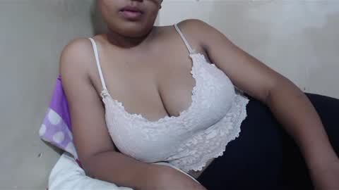 Snapshot of saronette chatting on January 28, 2025, 9:41 am saronette online show from January 28, 2025, 9:41 am