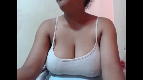 Snapshot of saronette chatting on November 4, 2025, 5:28 am saronette online show from November 4, 2025, 5:28 am