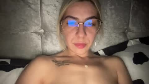 Snapshot of sarrah_rossy chatting on January 4, 2025, 1:10 am Sarrah online show from January 4, 2025, 1:10 am