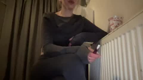 Snapshot of sarrah_rossy chatting on February 4, 2025, 11:49 pm Sarrah online show from February 4, 2025, 11:49 pm