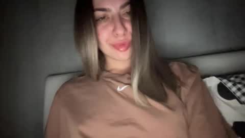 Snapshot of sarrah_rossy chatting on September 14, 2025, 9:36 pm Sarrah online show from September 14, 2025, 9:36 pm