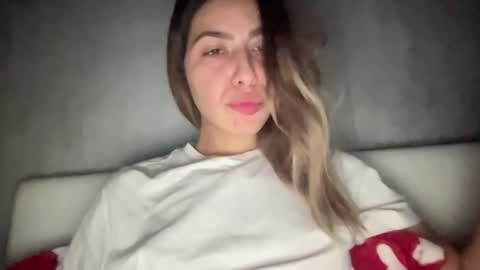 Snapshot of sarrah_rossy chatting on November 8, 2025, 10:30 pm Sarrah online show from November 8, 2025, 10:30 pm