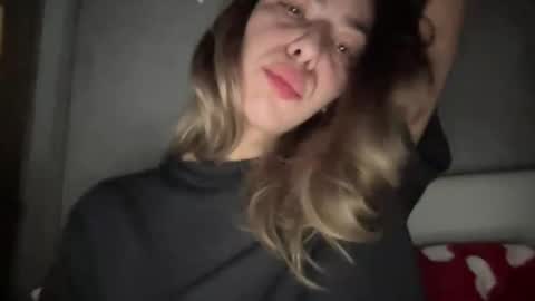 Snapshot of sarrah_rossy chatting on November 9, 2025, 11:25 pm Sarrah online show from November 9, 2025, 11:25 pm