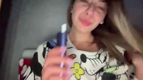 Snapshot of sarrah_rossy chatting on November 17, 2025, 10:26 pm Sarrah online show from November 17, 2025, 10:26 pm